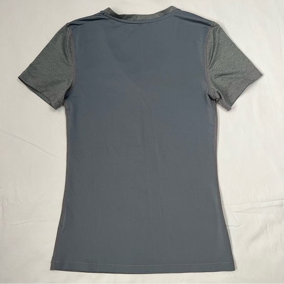 NIKE DRI-FIT V-Neck Top size XS - Picture 5 of 5
